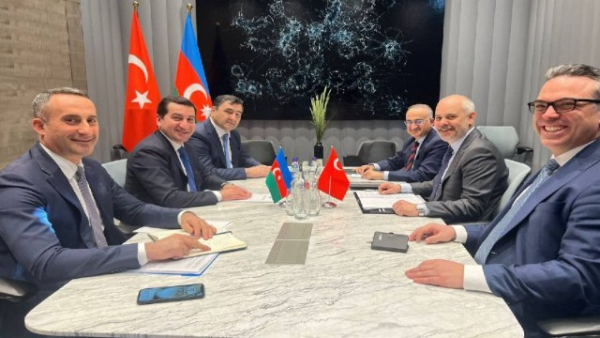 Hikmət Hacıyev Türkiyə və Özbəkistandan olan həmkarları ilə görüşdü 